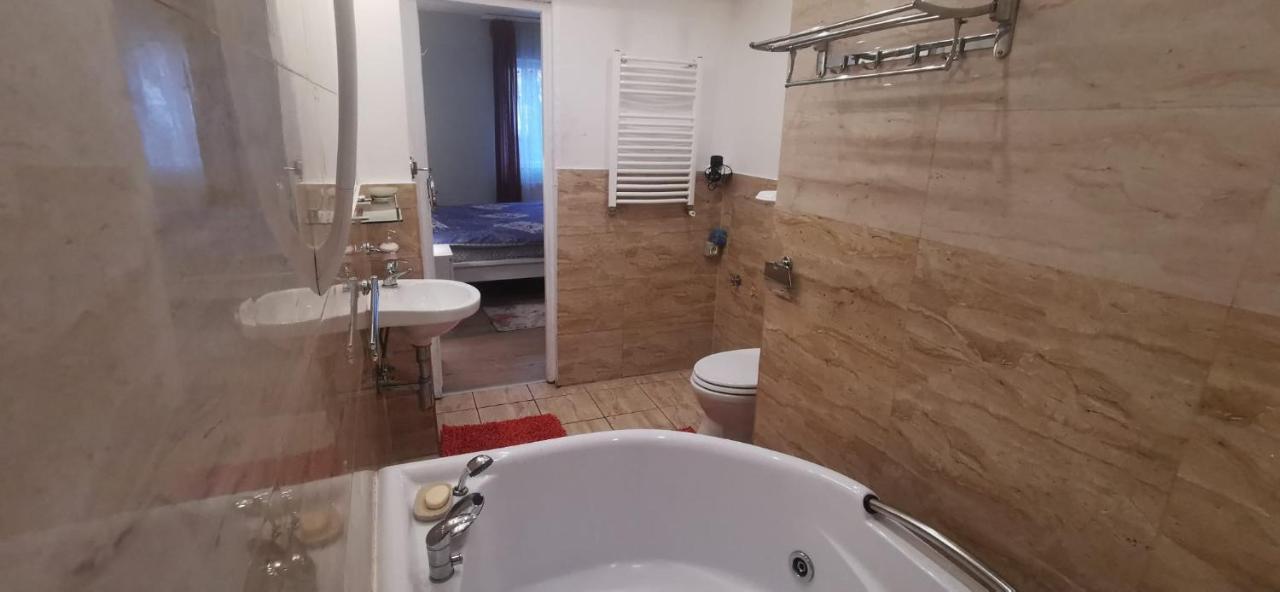 Andreea'S Apartments-Old Town บูคาเรสต์ ภายนอก รูปภาพ
